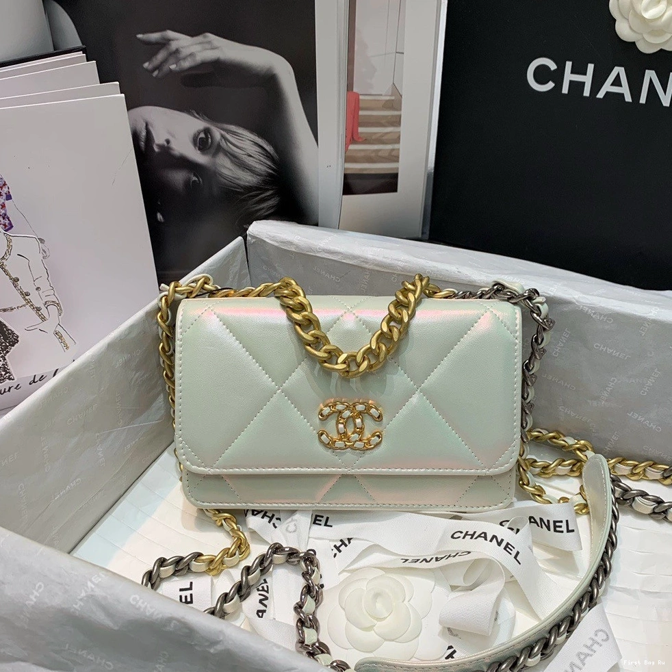 Firstbag Ru CHAIN WALLET CHANEL19 ON 0708